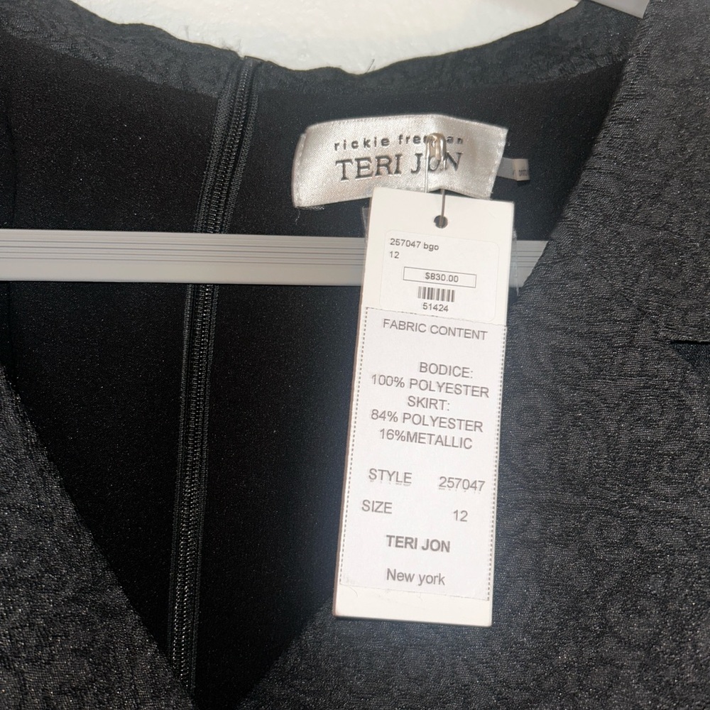 Teri Jon Black Textured Skirt Suit with Gold Metallic Detail - Picture 2 of 4